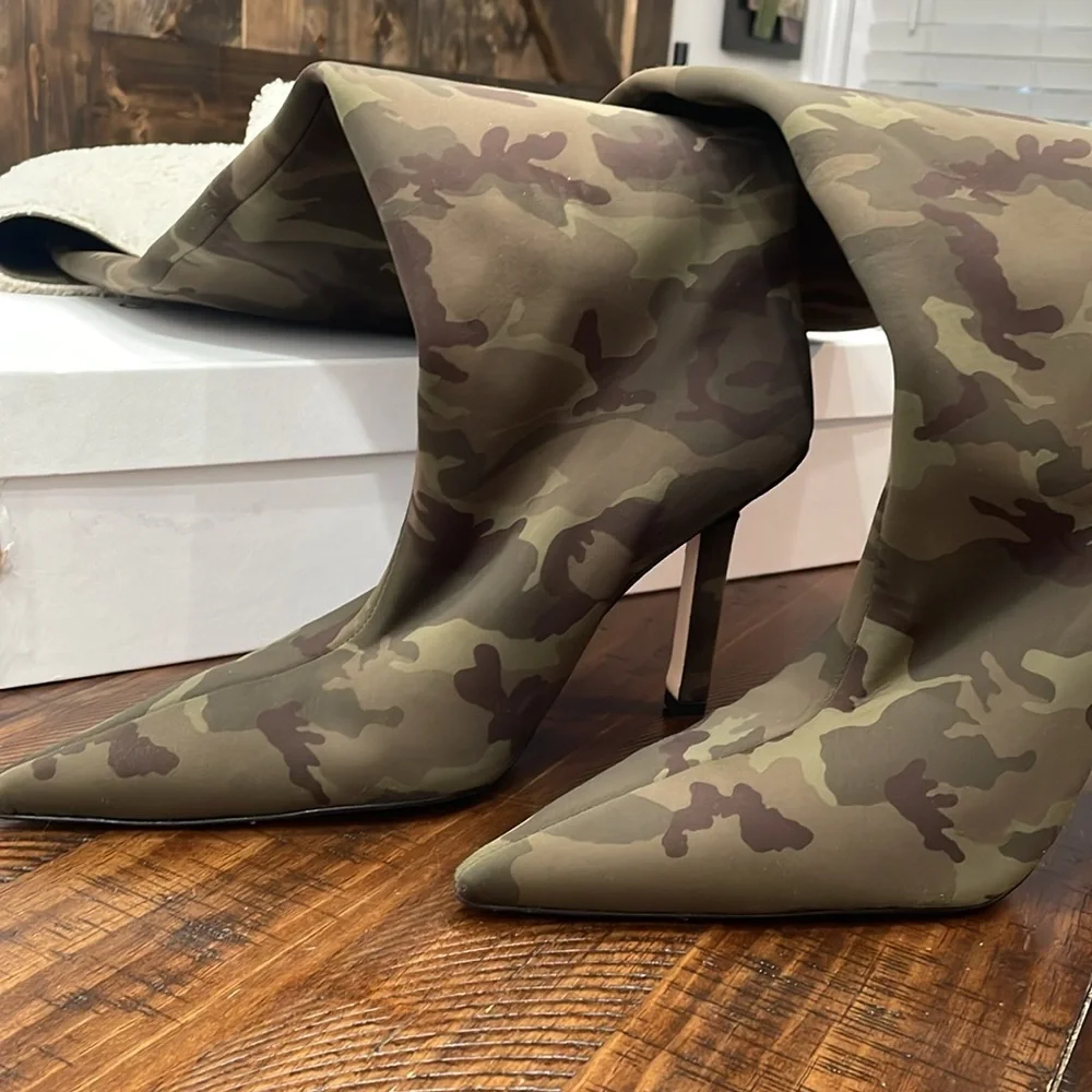 GOOD AMERICAN High Kickstand Camo Over The Knee Boots